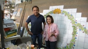 Amparo Ruiz de Luna y Carlos, en su taller de Bodegueros. ::
N. R. N.