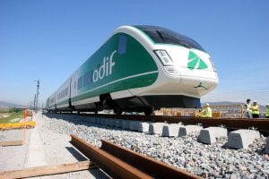 Tren de pruebas de Adif, entidad que impulsa por mandato de Fomento la construcción del circuito previsto en Antequera. ::
SUR