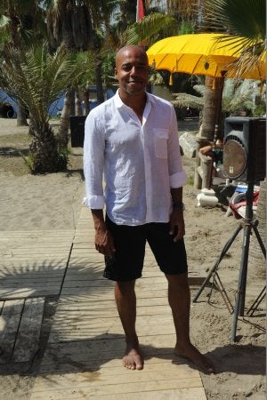 Adeyemi Ajao disfruta de unas cortas vacaciones en Marbella. ::
JOSELE-LANZA