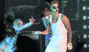 El artista se fue del escenario sin cantar 'Baby'. :: Efe