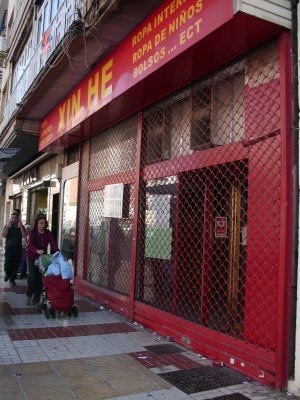 La competencia y las sanciones obligan a cerrar las primeras tiendas de chinos