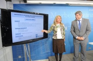 La alcaldesa Ángeles Muñoz,  y el edil de Urbanismo, Pablo Moro. ::
JOSELE-LANZA