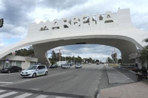 El deterioro de la estructura del arco de Marbella obliga a evaluar su posible derribo