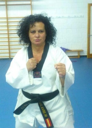 Lydia Montes, en el gimnasio al que acude a entrenar. ::                             E. C.