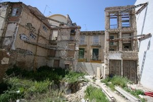 Urbanismo amenaza con sacar a subasta 32 solares en ruina en el Centro