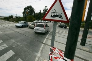 La señalización en el cruce del bulevar Louis Pasteur con la calle Jiménez Fraud ya está instalada. :: Fernando González