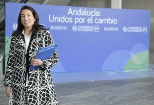 La secretaria general del PP-A, Dolores López Gabarro. ::
EFE