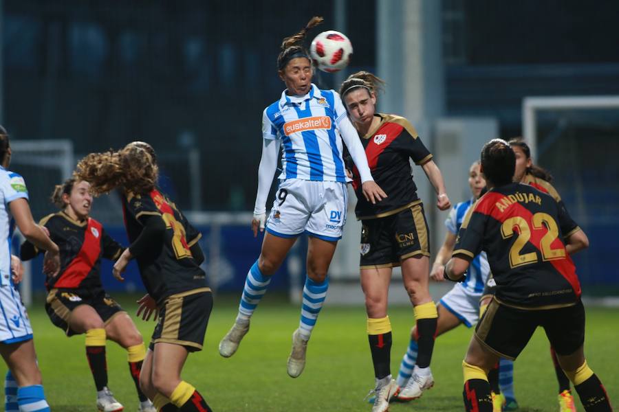 La Real femenina ha goleado este miércoles al Rayo Vallecano en Zubieta. El resultado final ha sido 4-0.