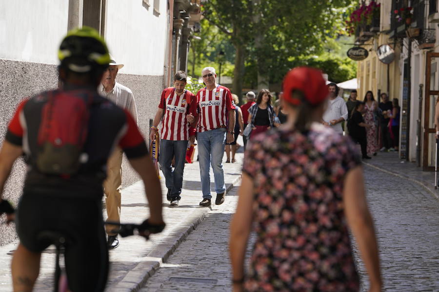 Miles de aficionados de la Real Sociedad se han desplazado a Granada para animar a las jugadoras en la final de la Copa de la Reina