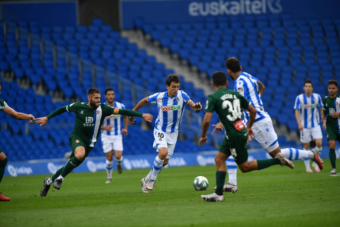 La Real Sociedad ha ganado su primer partido tras la vuelta de la Liga después de remontar a un Espanyol que se había adelantado en el marcador.