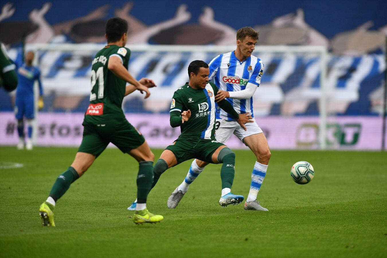 La Real Sociedad ha ganado su primer partido tras la vuelta de la Liga después de remontar a un Espanyol que se había adelantado en el marcador.