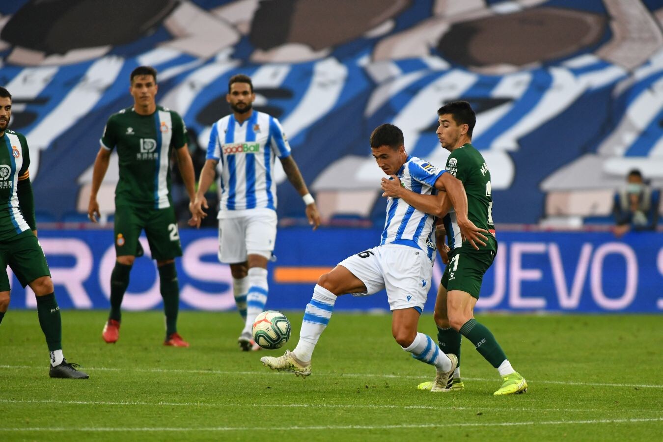 La Real Sociedad ha ganado su primer partido tras la vuelta de la Liga después de remontar a un Espanyol que se había adelantado en el marcador.