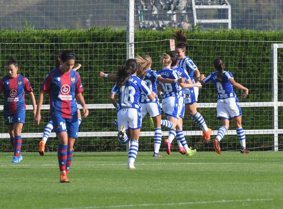 La Real Sociedad femenina ha ganado esta mañana al Levante por 3-2 en Zubieta después de culminar la remontada con un gol de Cecilia en el minuto 89. 