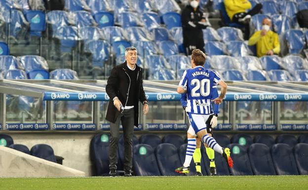 Nacho Monreal tuvo que salir unos minutos por un problema estomacal
