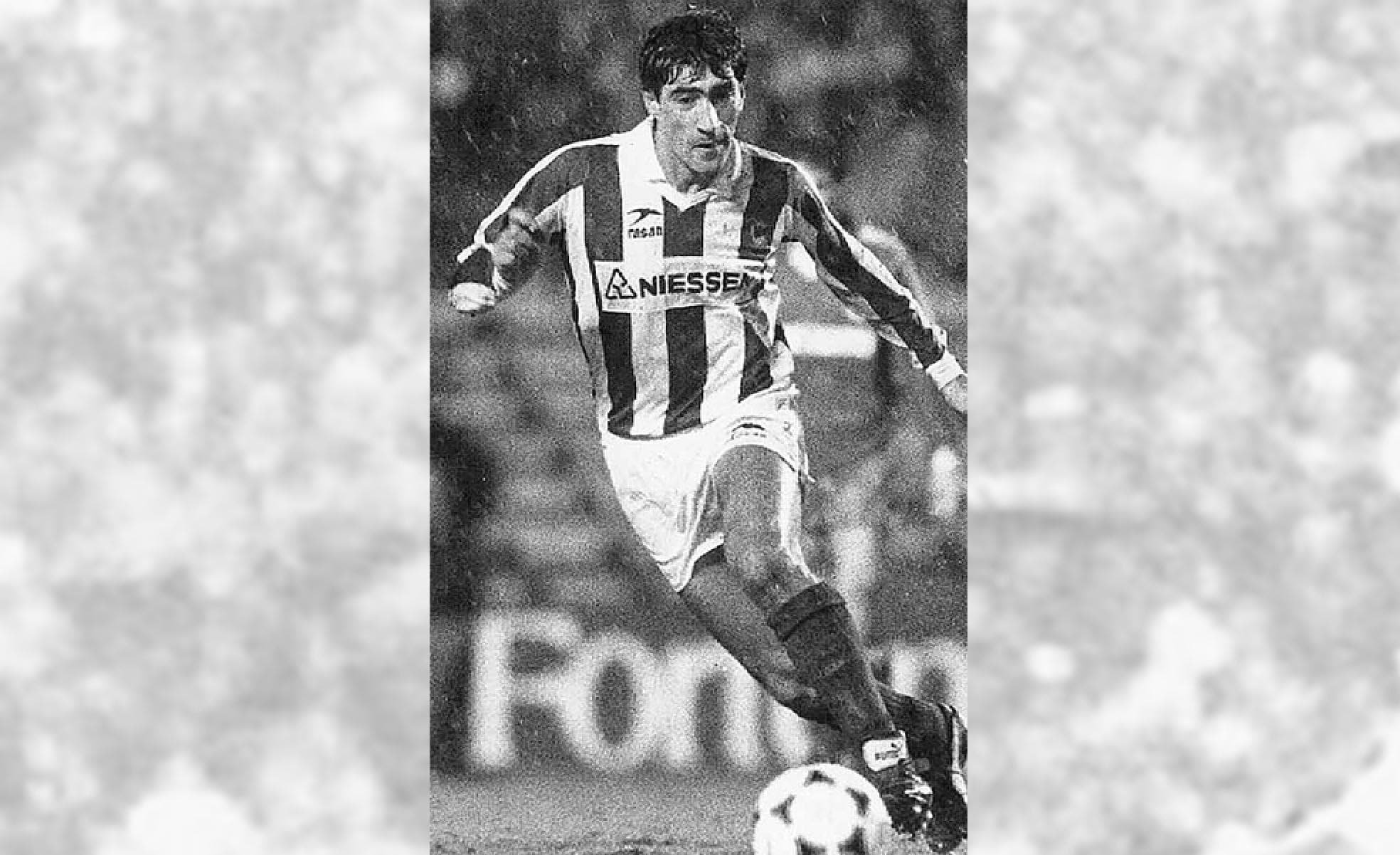 Seguro. Gajate sale a interceptar el balón en Atotxa en un encuentro disputado en la campaña 1986/87. 