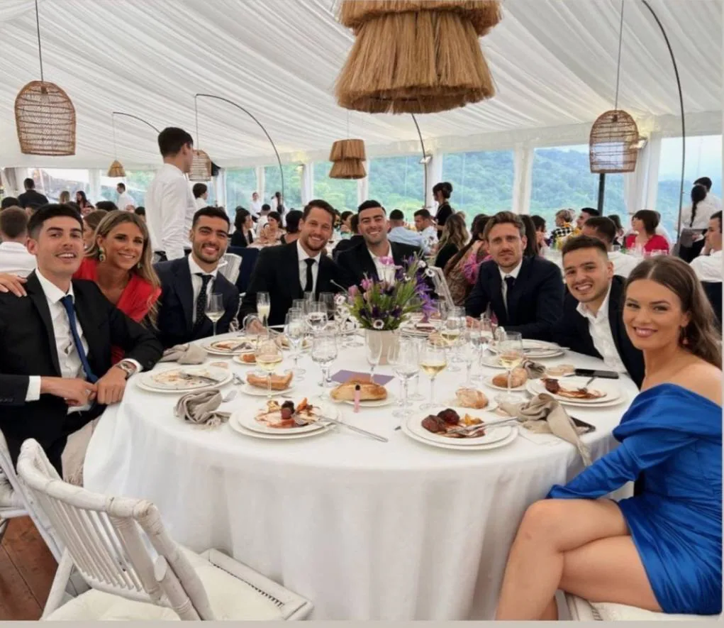 La mesa de Carlos Fernández, Merino, Remiro, Rico, Monreal y Gorosabel.