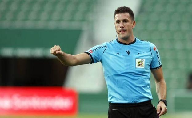 Díaz de Mera, árbitro del Cádiz - Real Sociedad