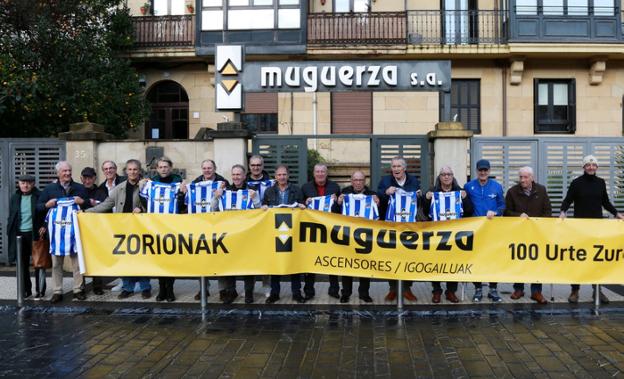 Los veteranos de la Real volvieron a reunirse ayer en Donostia