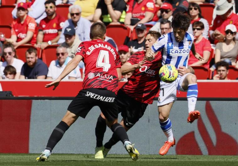 Silva controla un balón en el choque ante el Mallorca.
