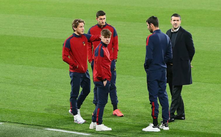 Imagen principal - Mourinho: «Nos encanta la tormenta en el estadio»