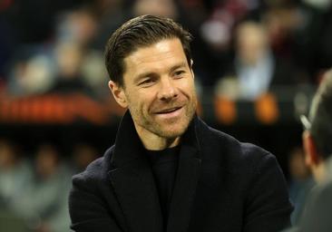 Xabi Alonso le gana al Bayern de Múnich y da un vuelco al liderato