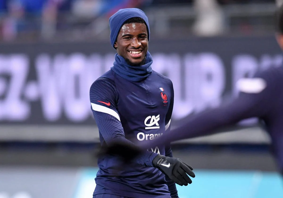 Cho, calentando antes de un partido con Francia sub21.