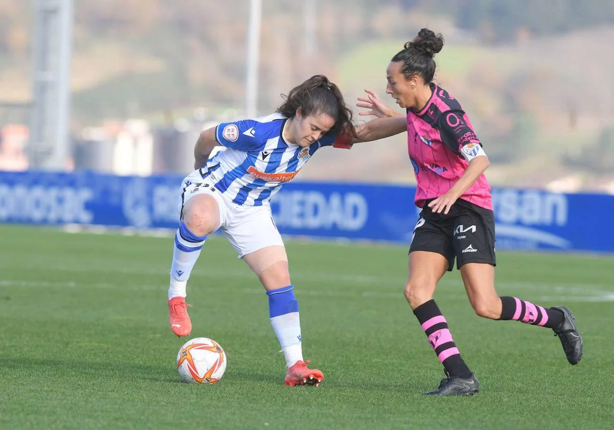 Nerea Eizagirre, jugando.