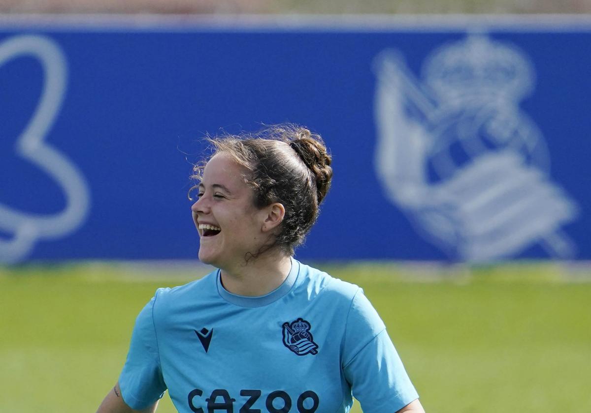 Nerea, sonriente en Zubieta.