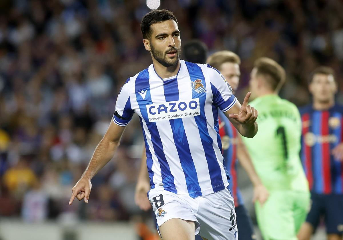 Merino celebra su gol, este sábado en el Camp Nou.