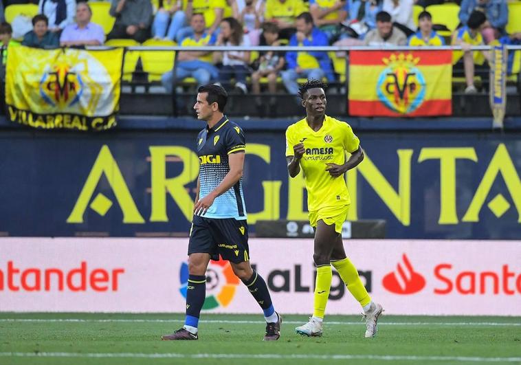 El Villarreal se aprovecha de un flojo e inocente Cádiz (2-0)