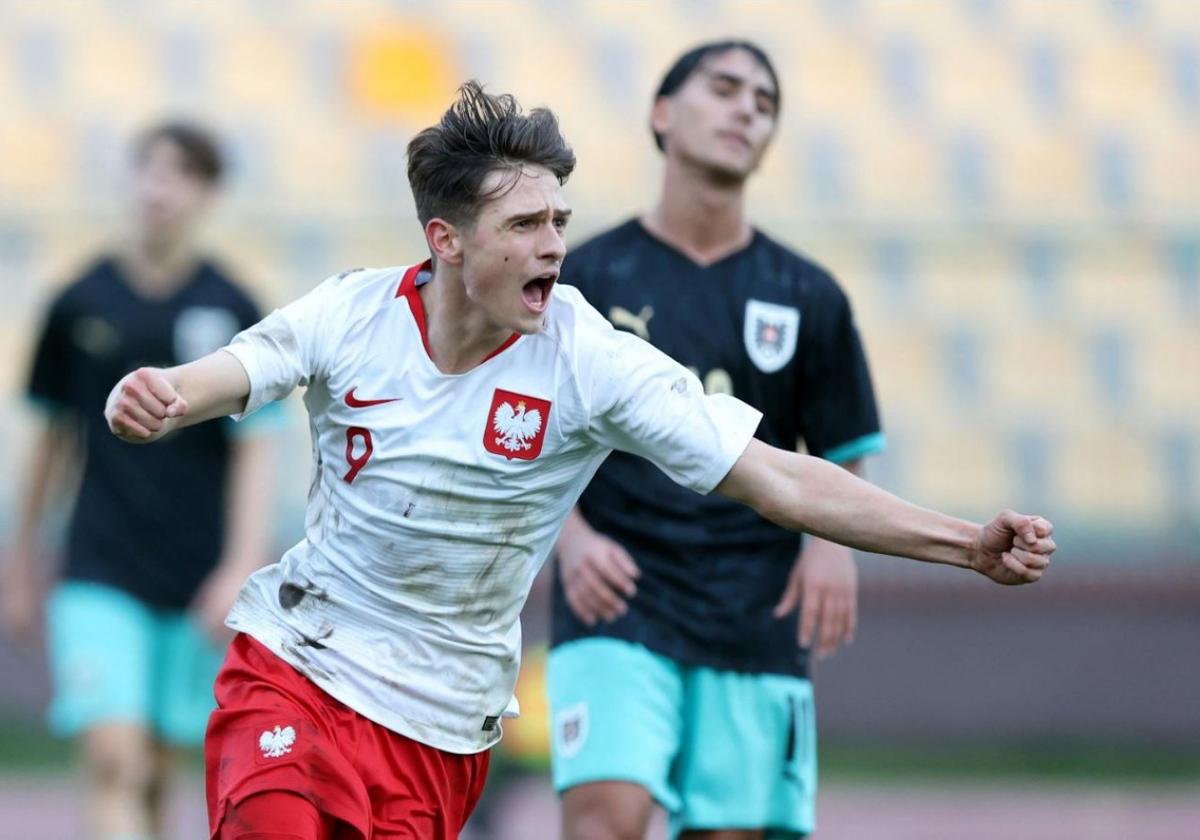 Tomczyk celebra un gol con su selección.