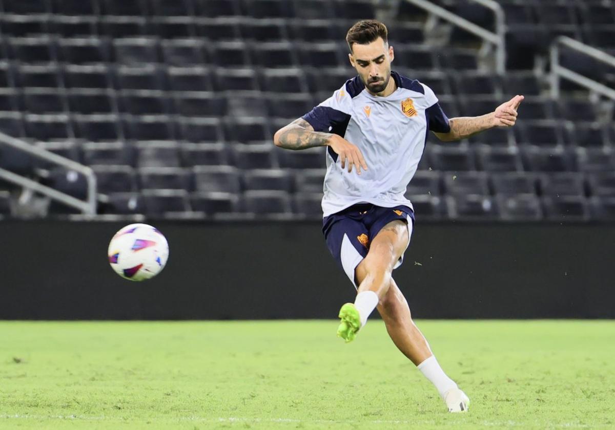 Brais realiza un disparo a portería.