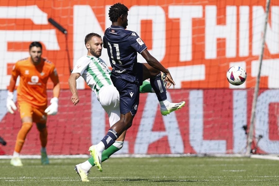 La Real supera con autoridad al Betis
