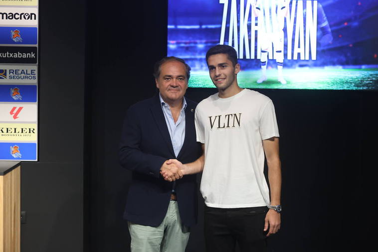 Arsen Zakharyan: «Los compañeros me están ayudando mucho, son muy amables»