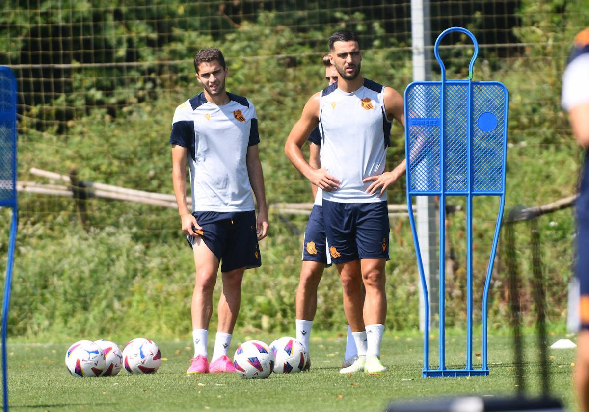 Zakharyan y Merino, novedades de la convocatoria, en el entrenamiento de este jueves en Zubieta.