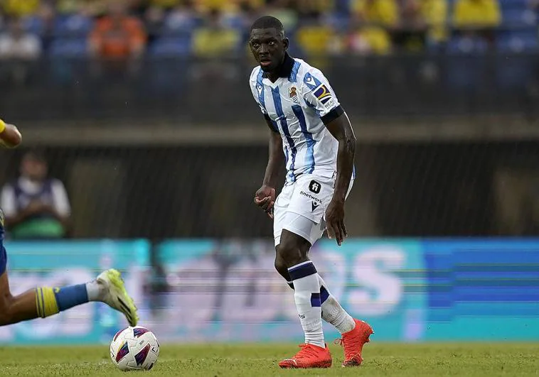 Hamari Traoré controla el balón durante el encuentro ante el Las Palmas.