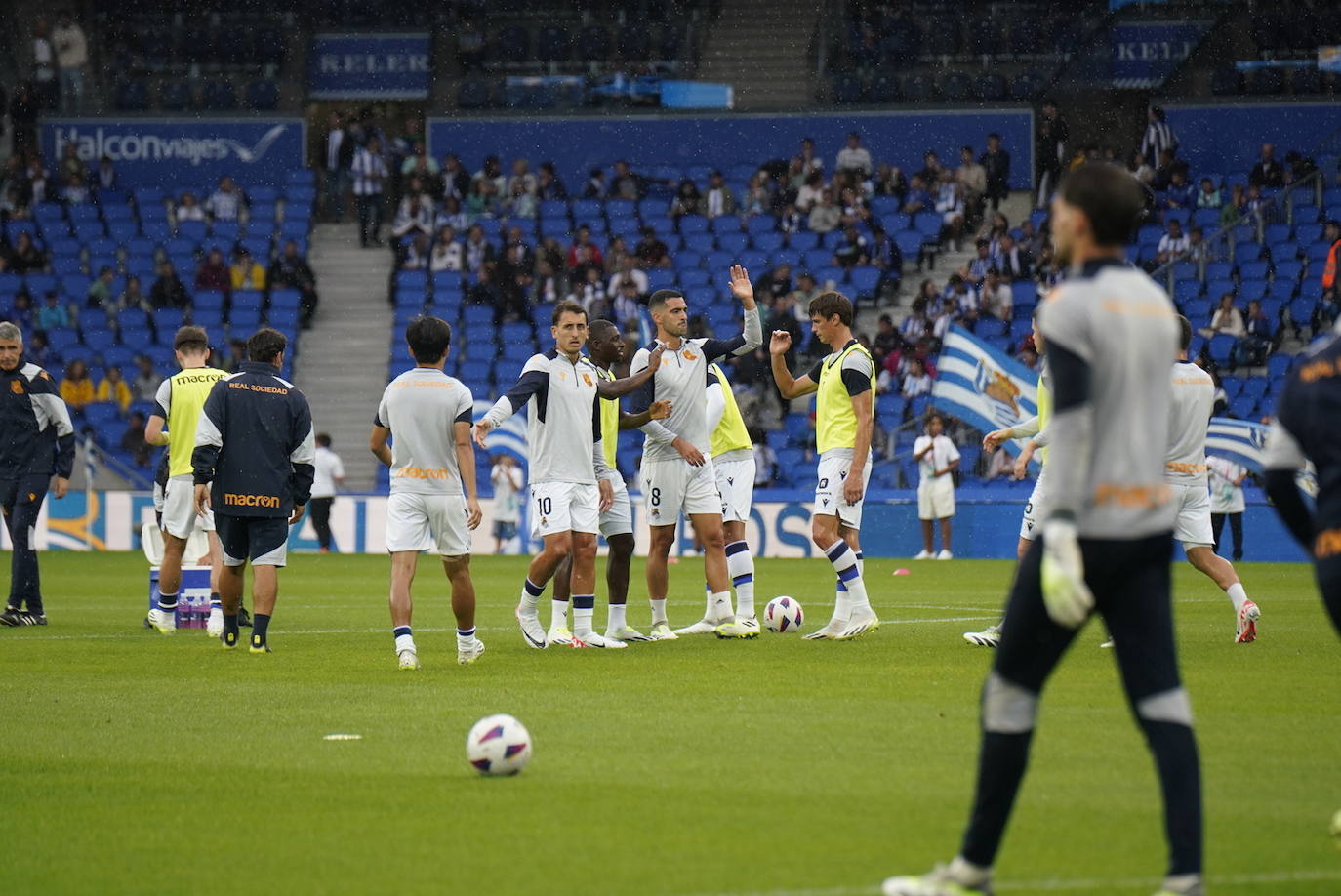 Las fotos de la afición txuri-urdin en el Reale Arena