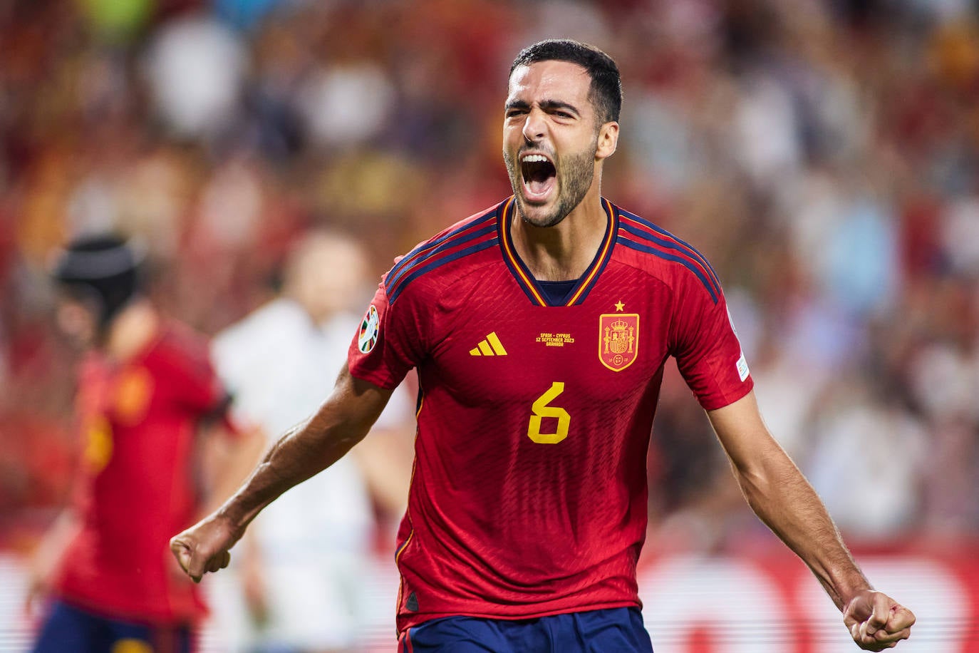 Mikel Merino celebra con efusividad su gol ante Chipre en Granada.