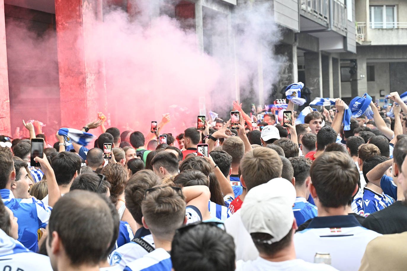 Ambiente magnífico en la previa del Real Sociedad-Athletic