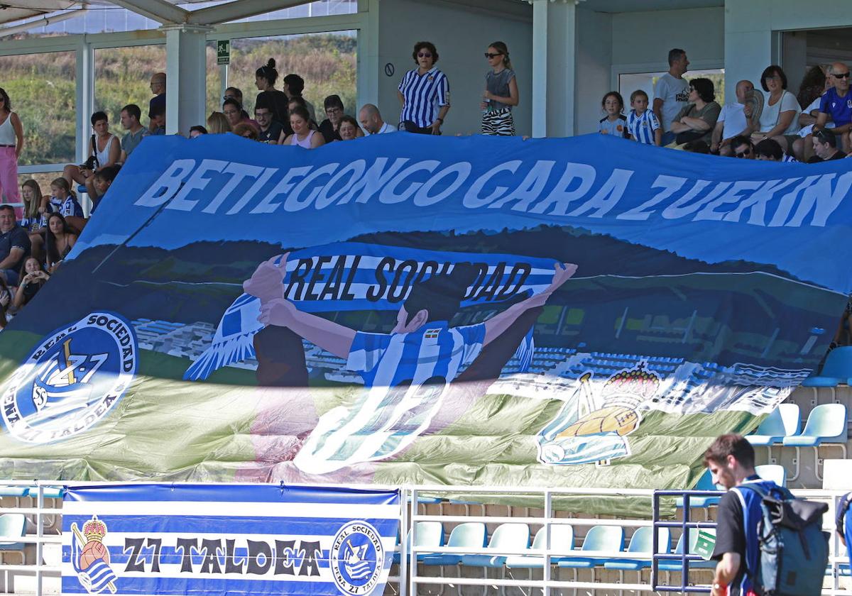 Tifo de la afición en el último partido de la Real Sociedad ante el Betis.