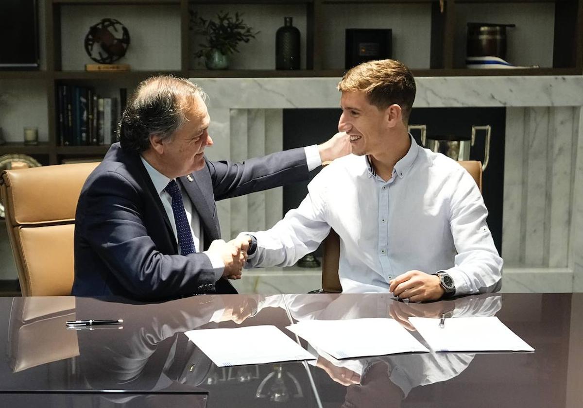 Aihen Muñoz renueva hasta 2027