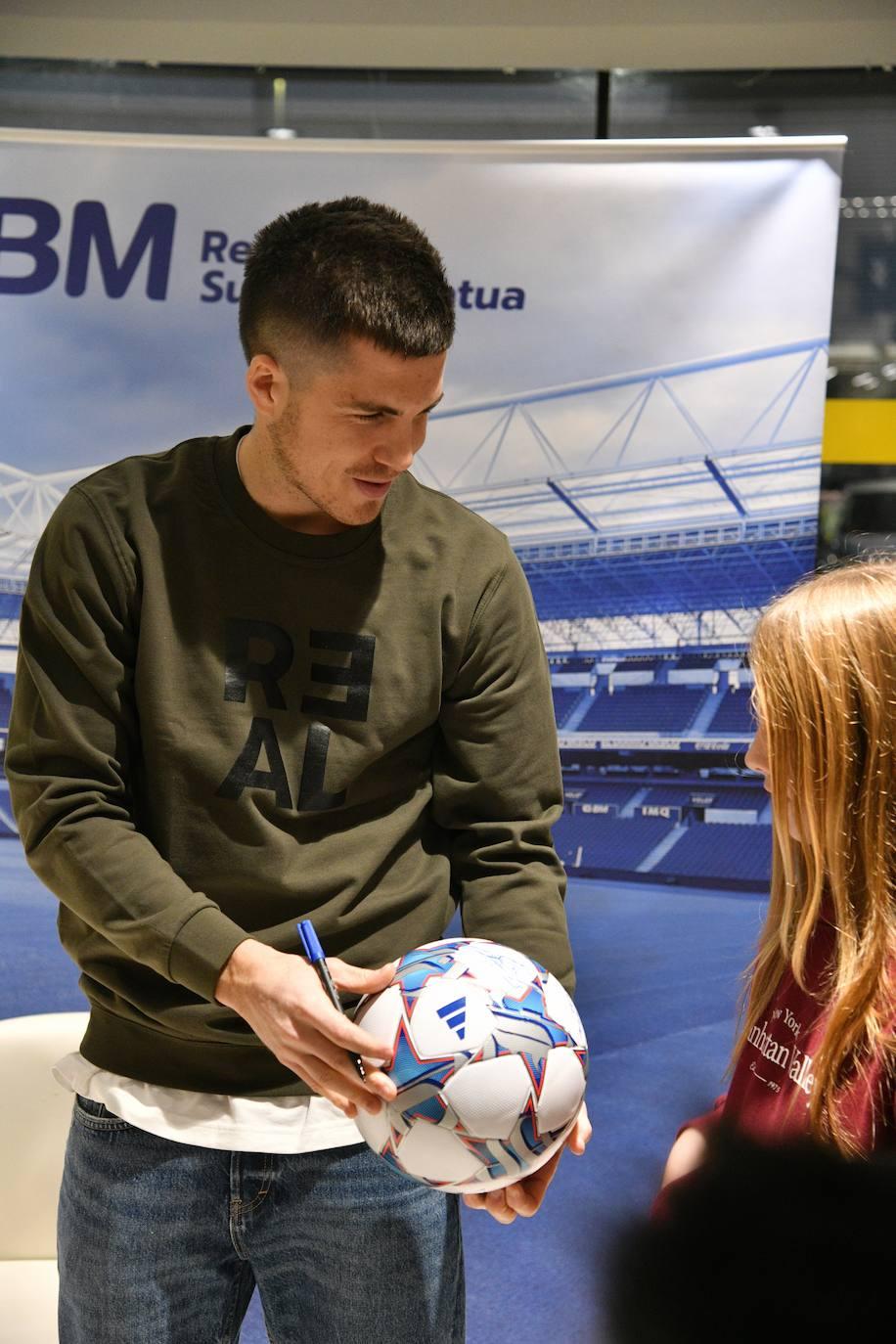 Baño de masas de Igor Zubeldia