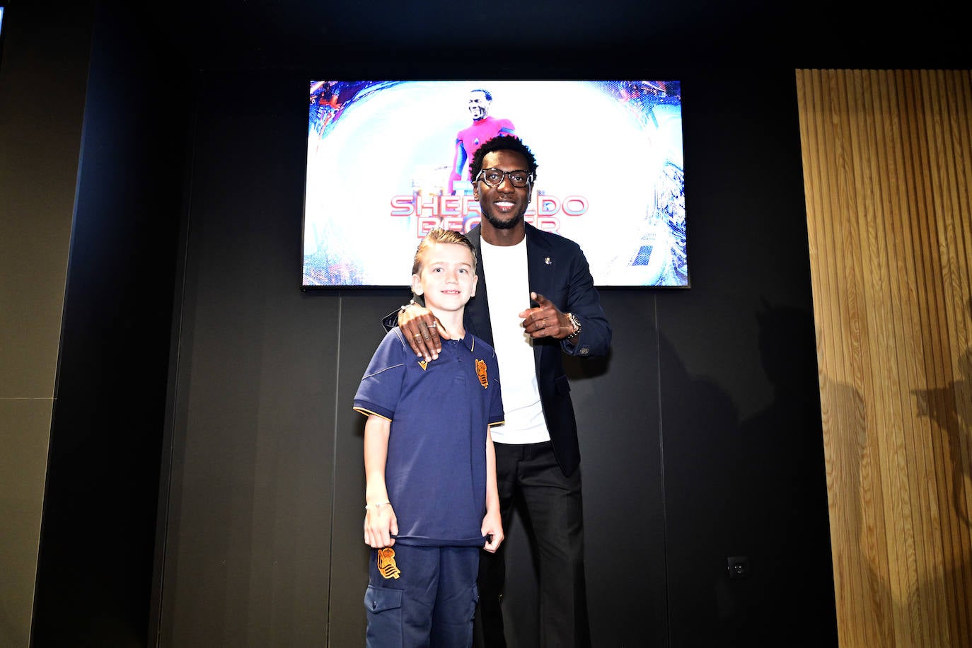 Sheraldo Becker ejerce de estrella