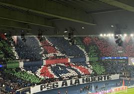 El tifo mostrado por los ultras del PSG en el encuentro de Champions League ante la Real Sociedad.