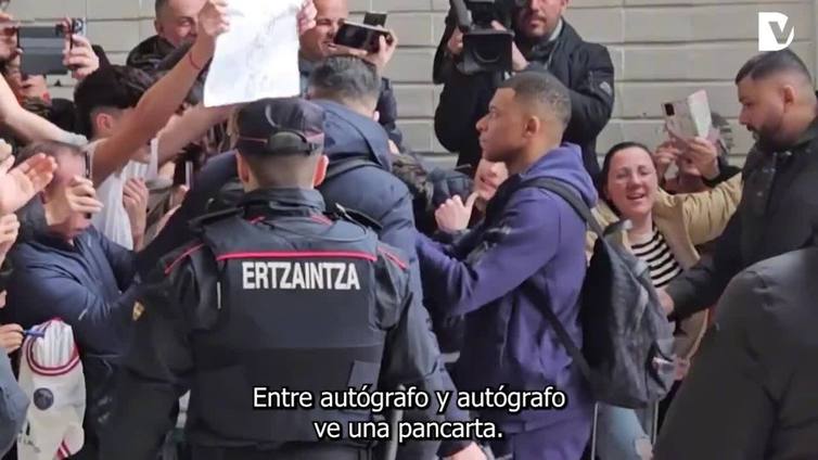 El regaté de Mbappé a un aficionado en Hondarribia