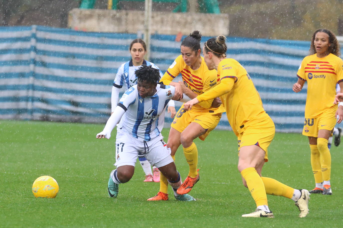 Las mejores imágenes del duelo entre la Real Sociedad y el Barcelona en Zubieta