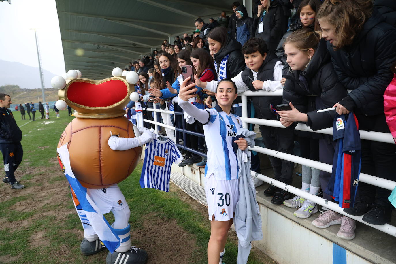 Las mejores imágenes del duelo entre la Real Sociedad y el Barcelona en Zubieta