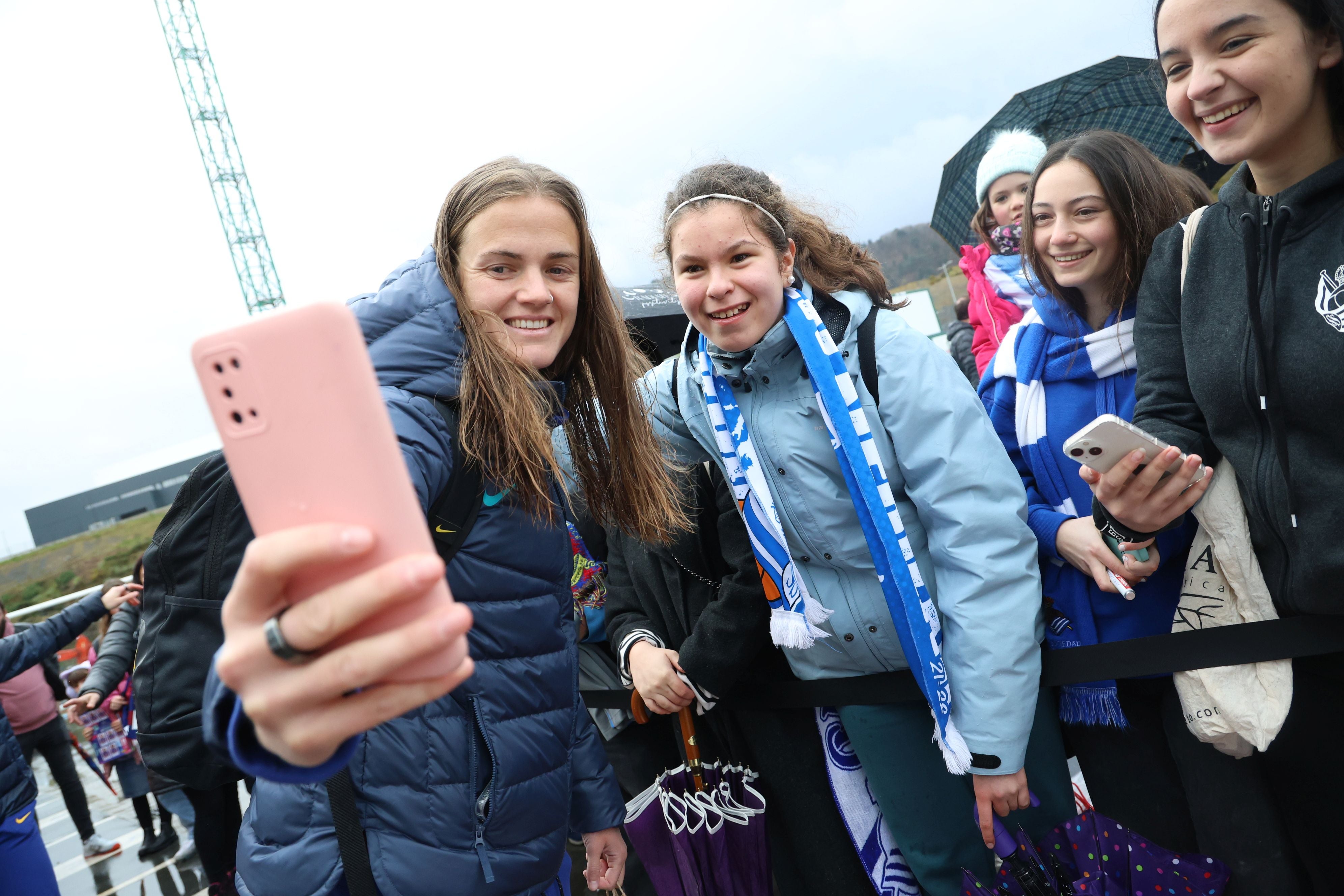 Irene Paredes se da un baño de masas en Zubieta