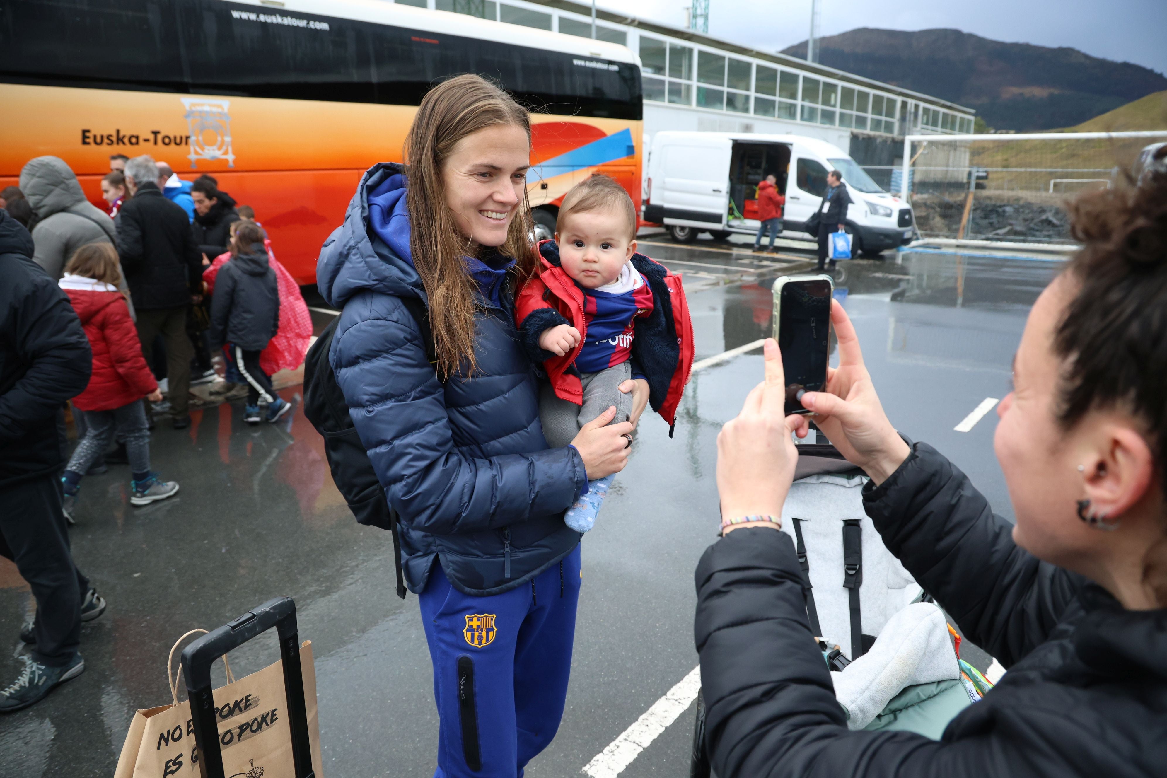 Irene Paredes se da un baño de masas en Zubieta