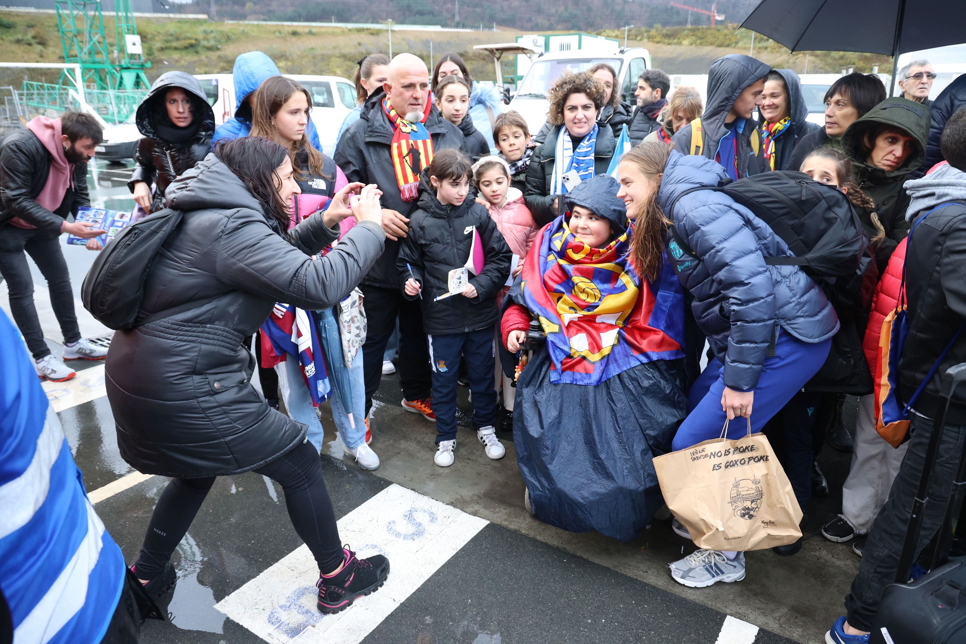 Irene Paredes se da un baño de masas en Zubieta